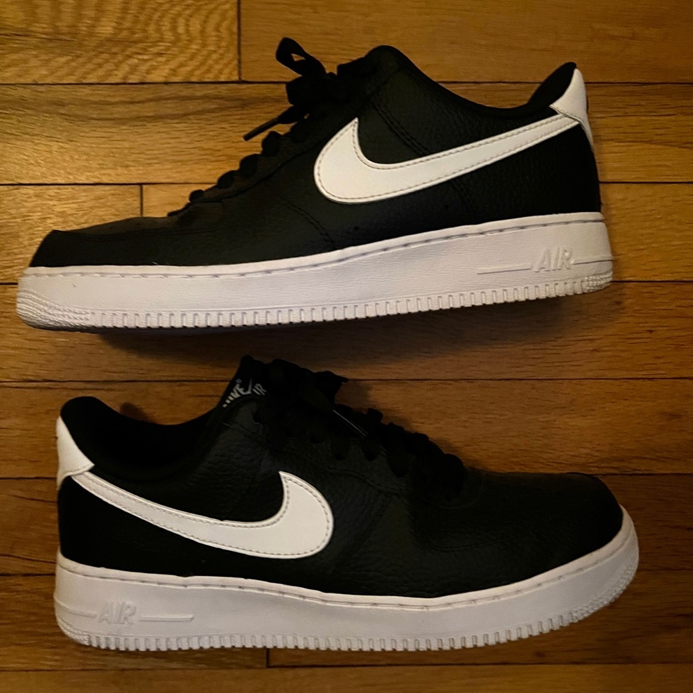 Nike Air Force 1 - Black and White